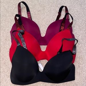 VS Wireless 34C Bras! All worn once!